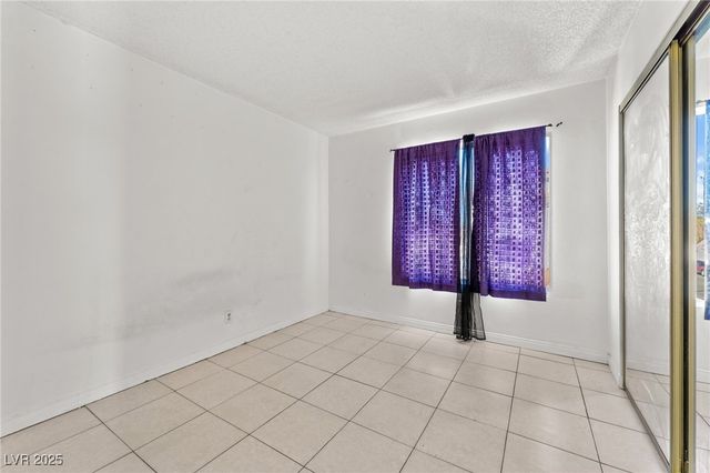 6673 Silver Penny Avenue, Las Vegas, NV 89108