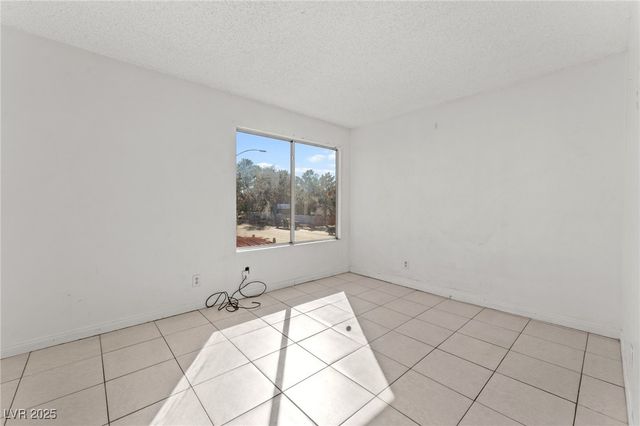 6673 Silver Penny Avenue, Las Vegas, NV 89108