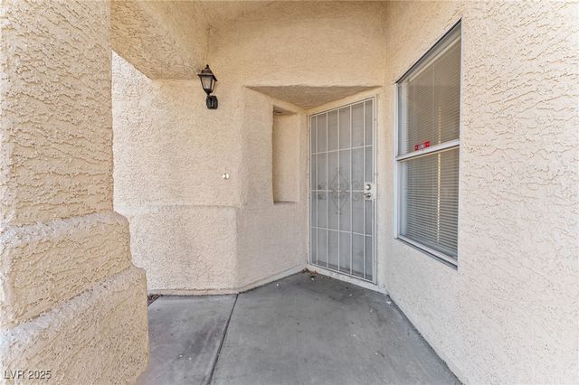 6673 Silver Penny Avenue, Las Vegas, NV 89108