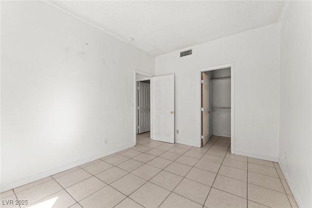 6673 Silver Penny Avenue, Las Vegas, NV 89108