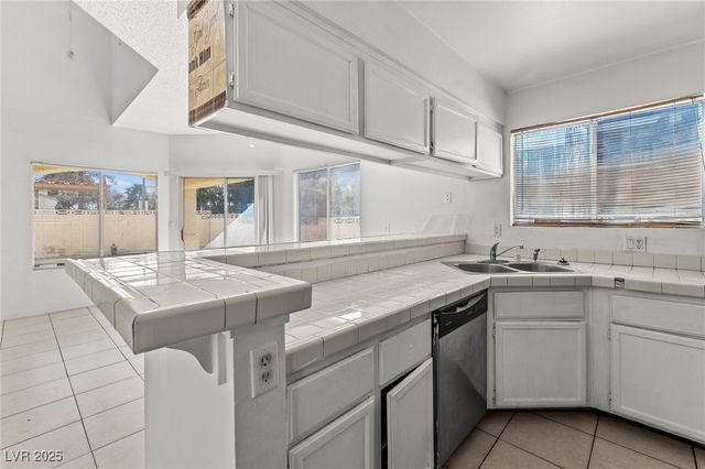 6673 Silver Penny Avenue, Las Vegas, NV 89108