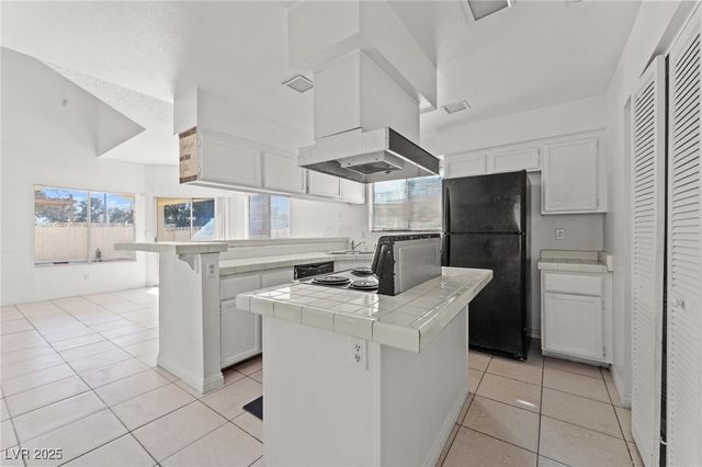 6673 Silver Penny Avenue, Las Vegas, NV 89108