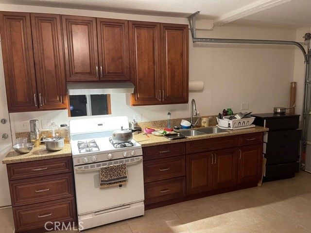 7708 Oakdale Avenue, Winnetka, CA 91306