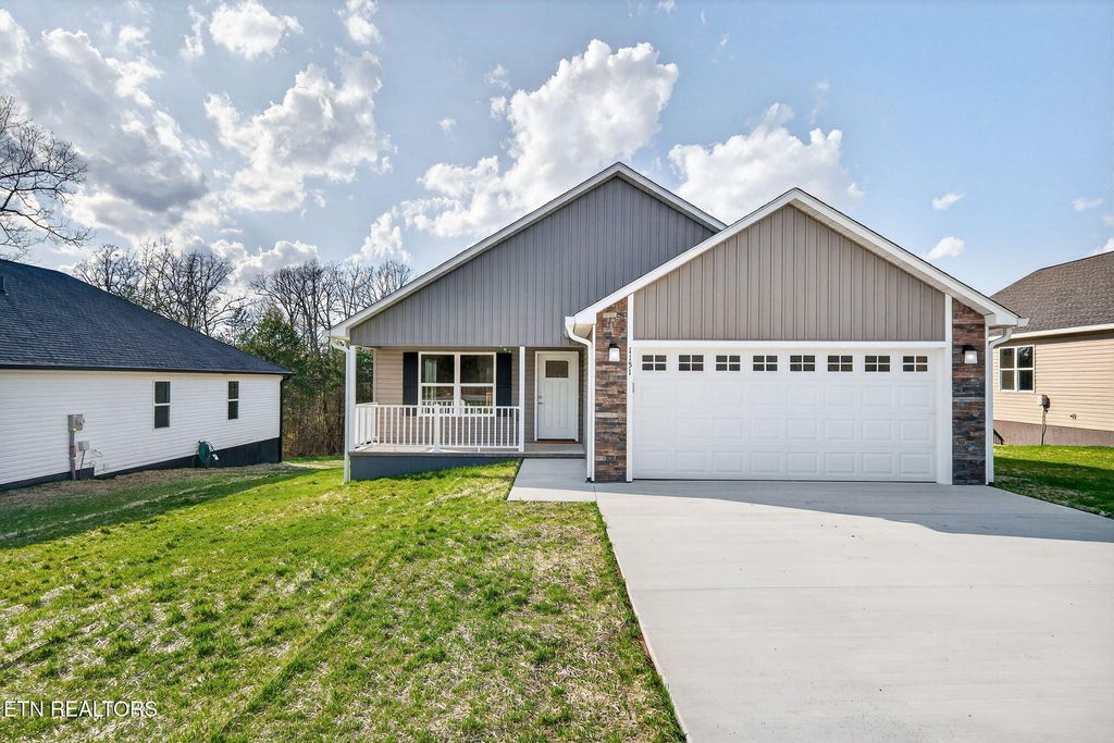 1151 Cook Rd, Crossville, TN 38555