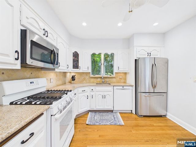 77 Lake Avenue, Midland Park, NJ 07432