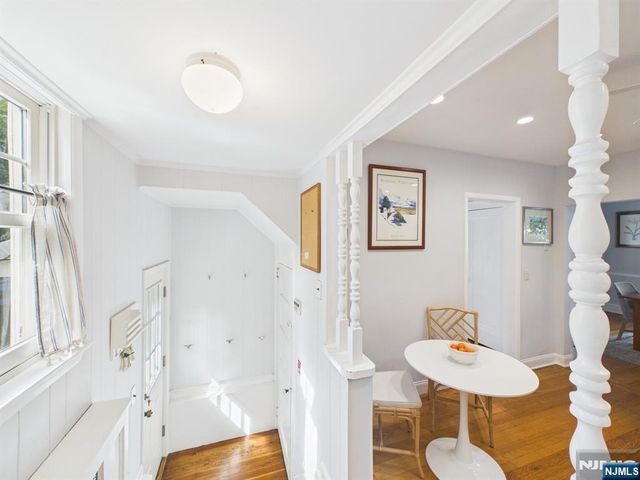 77 Lake Avenue, Midland Park, NJ 07432