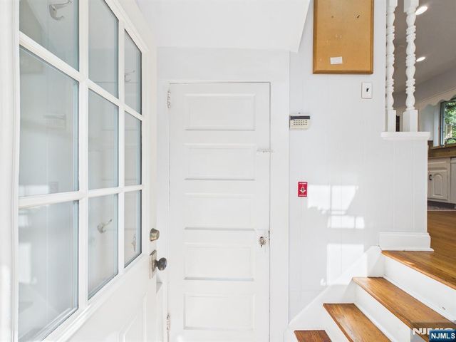 77 Lake Avenue, Midland Park, NJ 07432