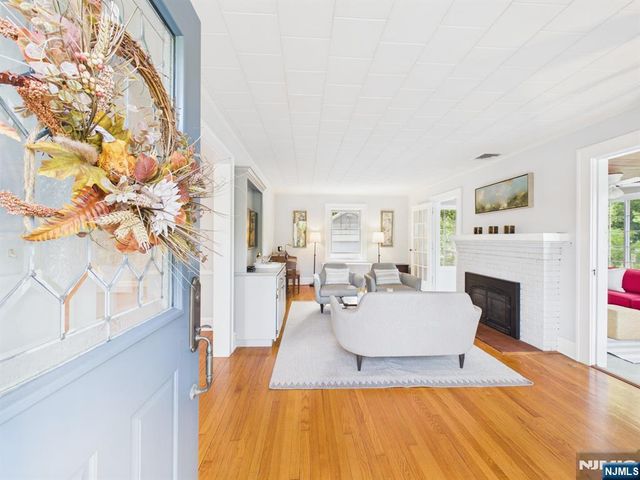 77 Lake Avenue, Midland Park, NJ 07432