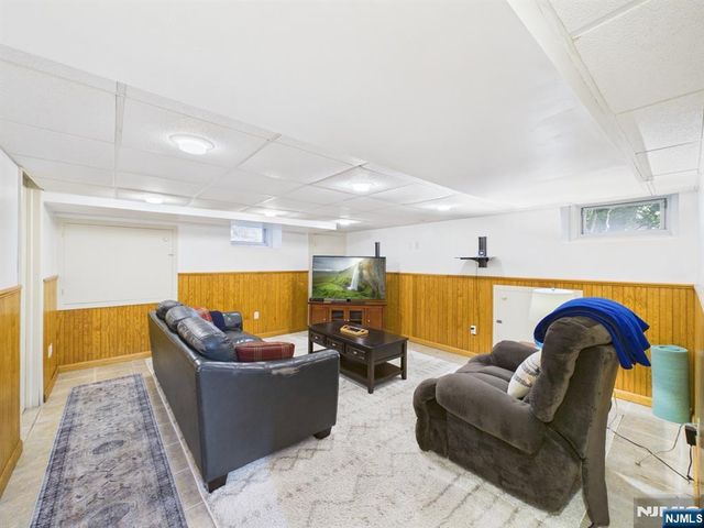 77 Lake Avenue, Midland Park, NJ 07432