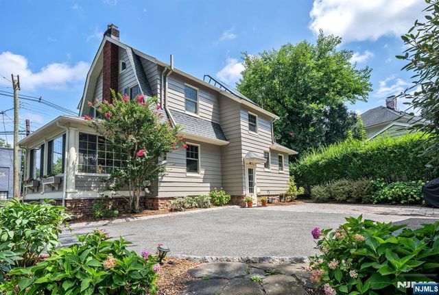 77 Lake Avenue, Midland Park, NJ 07432