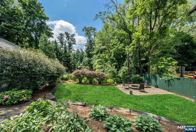 77 Lake Avenue, Midland Park, NJ 07432