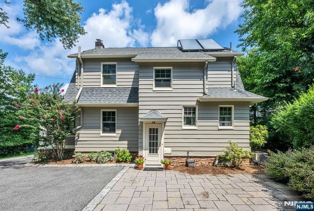 77 Lake Avenue, Midland Park, NJ 07432