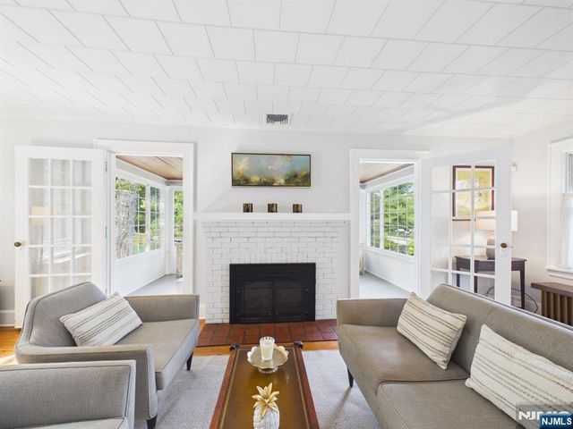 77 Lake Avenue, Midland Park, NJ 07432