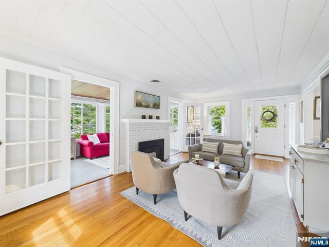 77 Lake Avenue, Midland Park, NJ 07432