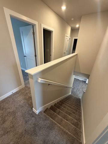 3325 COVINGTON Drive, Davenport, IA 52806