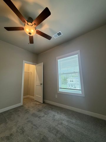 3325 COVINGTON Drive, Davenport, IA 52806