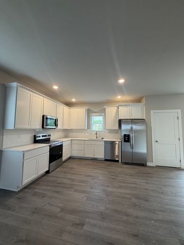 3325 COVINGTON Drive, Davenport, IA 52806