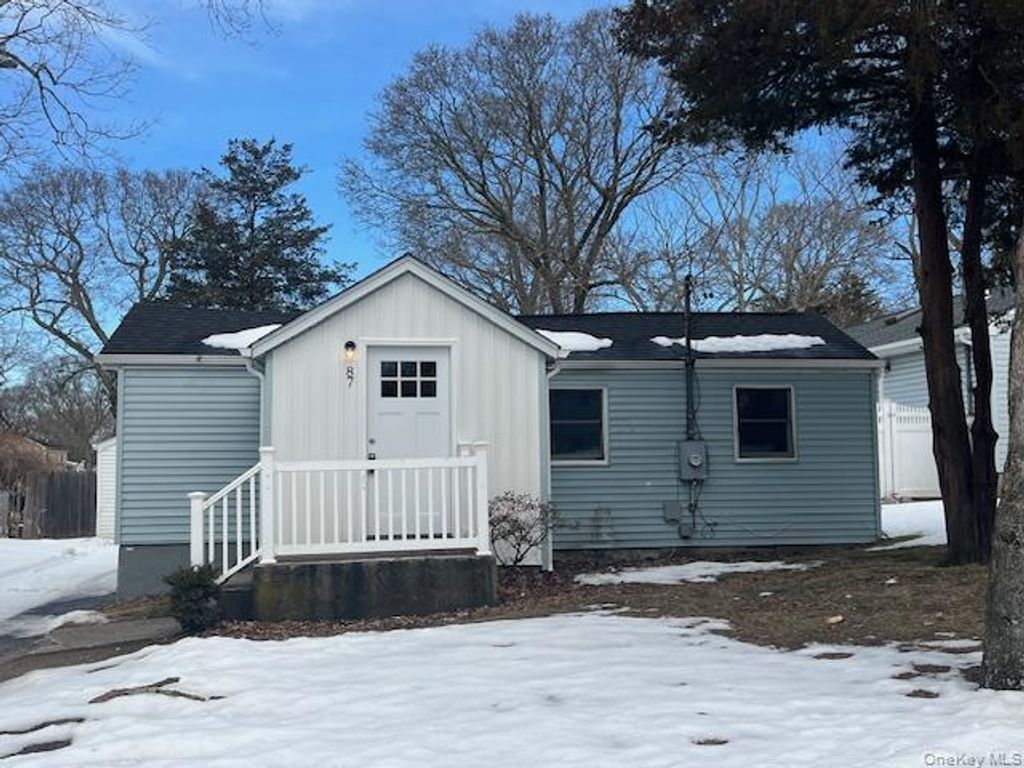 87 Ferndale Avenue, Selden, NY 11784