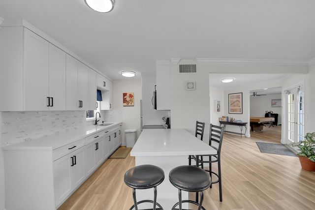 2230 NE 56th Place 223, Fort Lauderdale, FL 33308