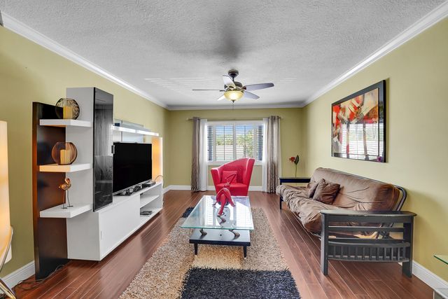 2230 NE 56th Place 223, Fort Lauderdale, FL 33308