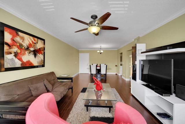 2230 NE 56th Place 223, Fort Lauderdale, FL 33308