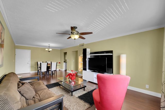 2230 NE 56th Place 223, Fort Lauderdale, FL 33308