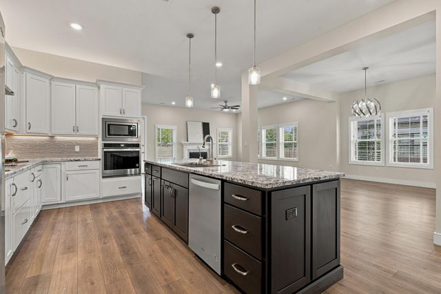 6306 MURANO WAY, Columbia, MO 65201