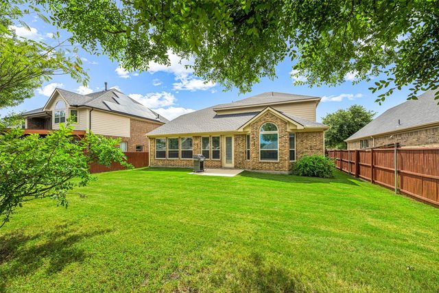 1374 Sandhurst Drive, Roanoke, TX 76262