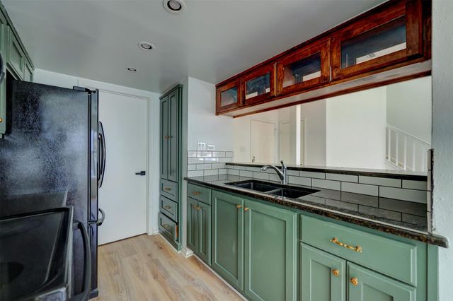 512 Eberhart LN 1403, Austin, TX 78745