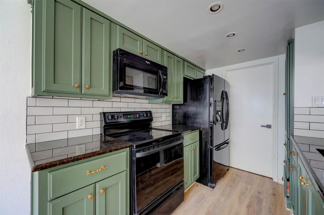 512 Eberhart LN 1403, Austin, TX 78745