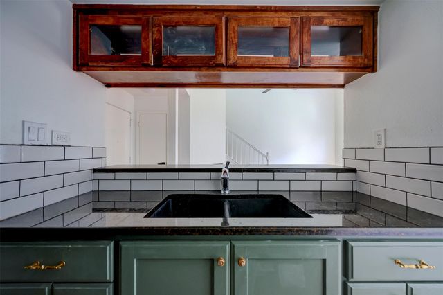 512 Eberhart LN 1403, Austin, TX 78745