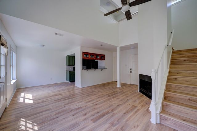 512 Eberhart LN 1403, Austin, TX 78745