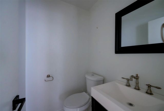 512 Eberhart LN 1403, Austin, TX 78745