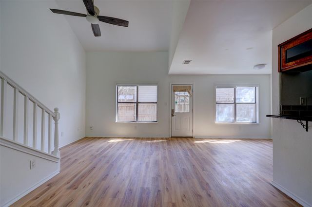 512 Eberhart LN 1403, Austin, TX 78745