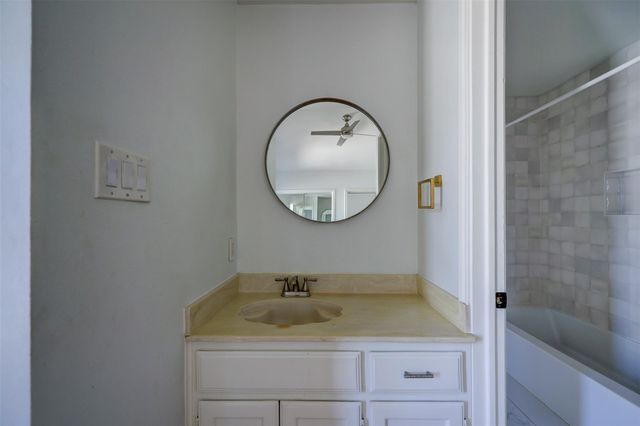 512 Eberhart LN 1403, Austin, TX 78745