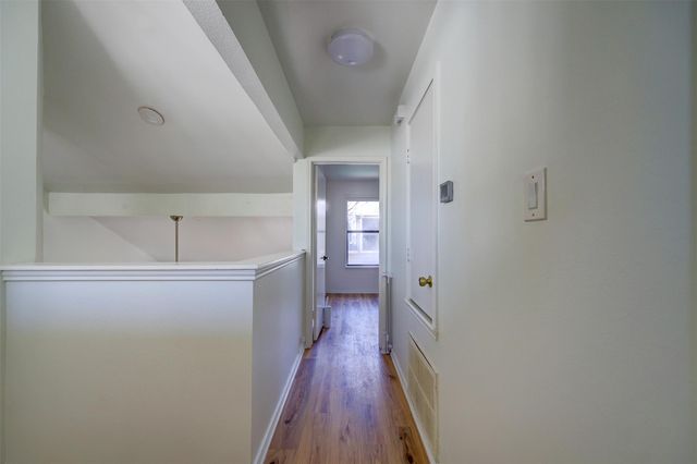 512 Eberhart LN 1403, Austin, TX 78745