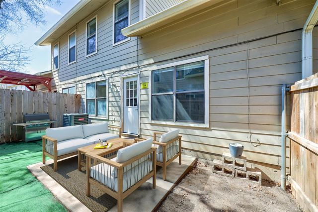 512 Eberhart LN 1403, Austin, TX 78745