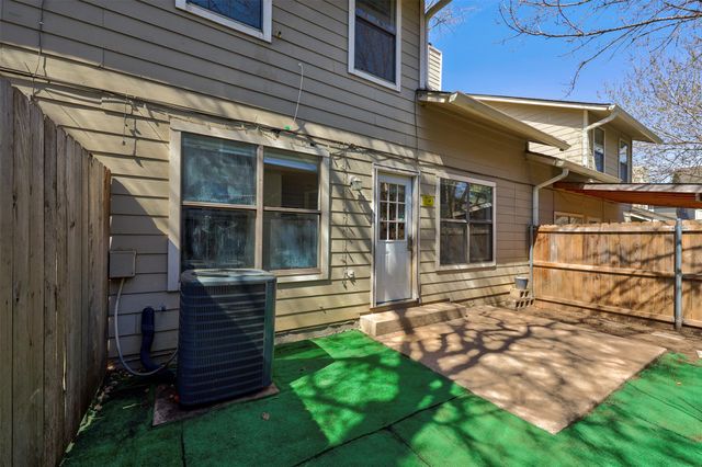 512 Eberhart LN 1403, Austin, TX 78745