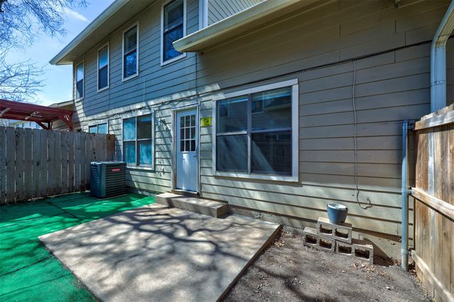 512 Eberhart LN 1403, Austin, TX 78745