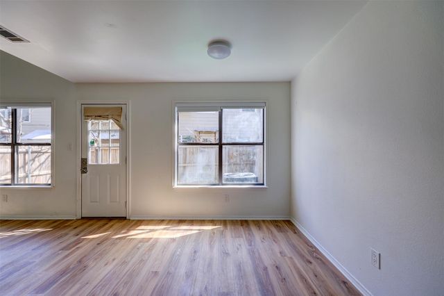 512 Eberhart LN 1403, Austin, TX 78745