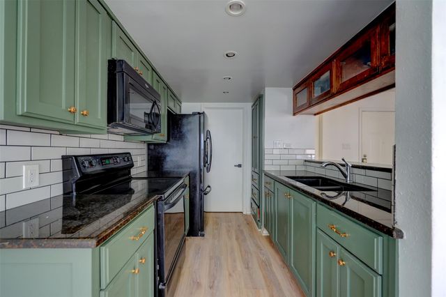 512 Eberhart LN 1403, Austin, TX 78745