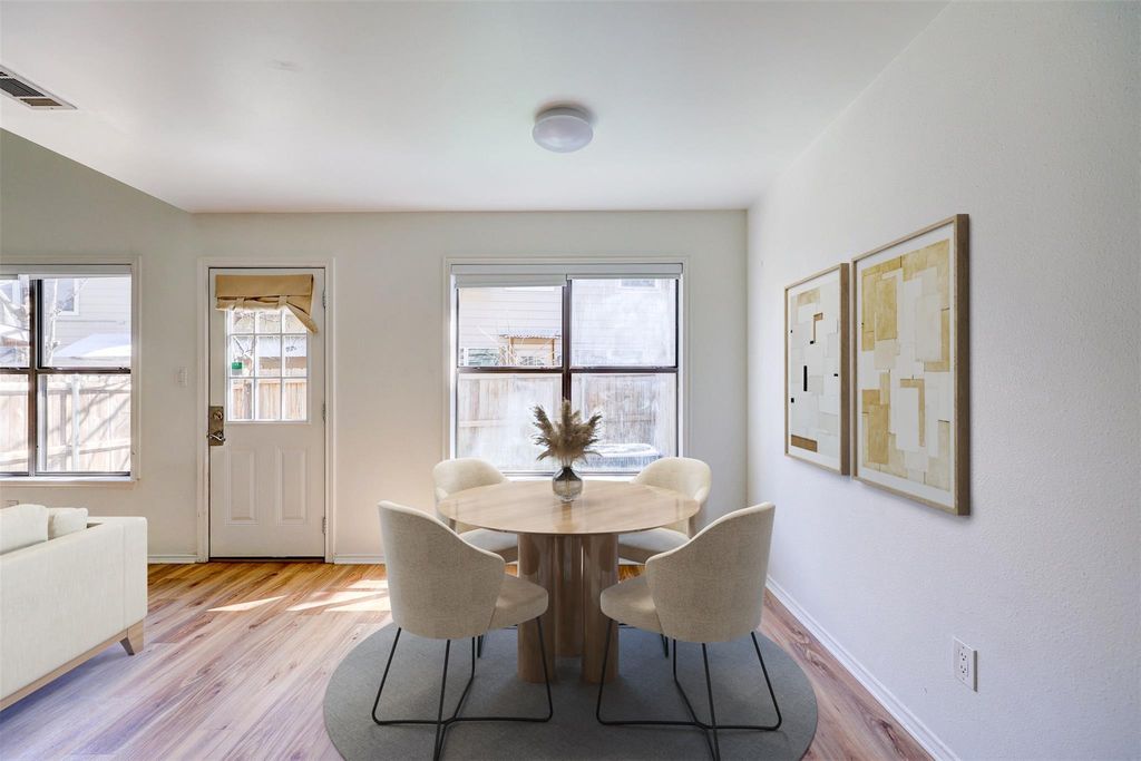 512 Eberhart LN 1403, Austin, TX 78745