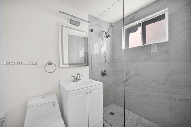 4730 Pine Tree Dr 14, Miami Beach, FL 33140