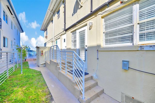 4730 Pine Tree Dr 14, Miami Beach, FL 33140