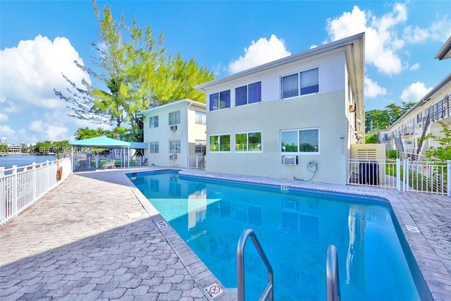 4730 Pine Tree Dr 14, Miami Beach, FL 33140