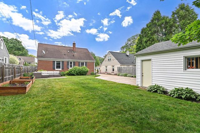 2531 N 80th STREET, Wauwatosa, WI 53213