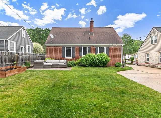 2531 N 80th STREET, Wauwatosa, WI 53213