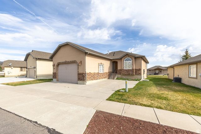 2034 S COTTAGE LN, Garden City, UT 84028