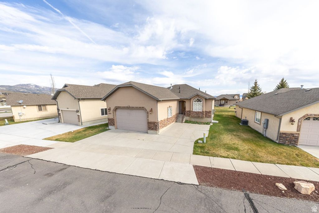 2034 S COTTAGE LN, Garden City, UT 84028