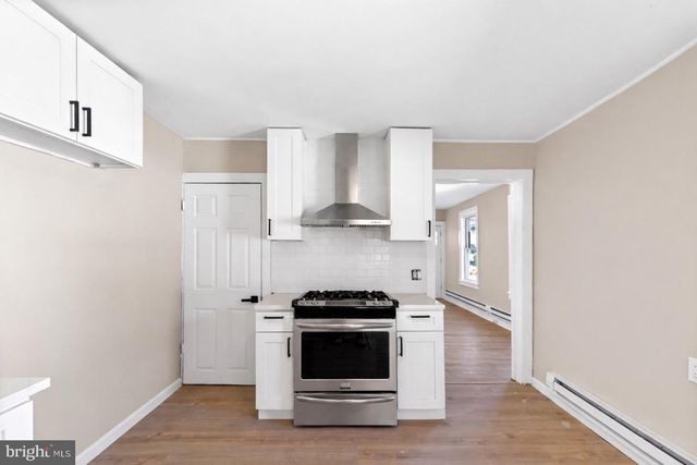 132 W CLINTON ST, Clayton, NJ 08312